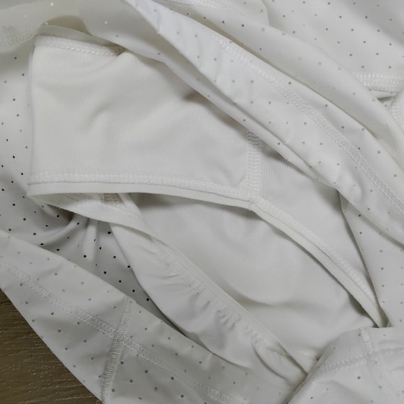 Lululemon White Shorts Size 4 - Picture 5 of 5